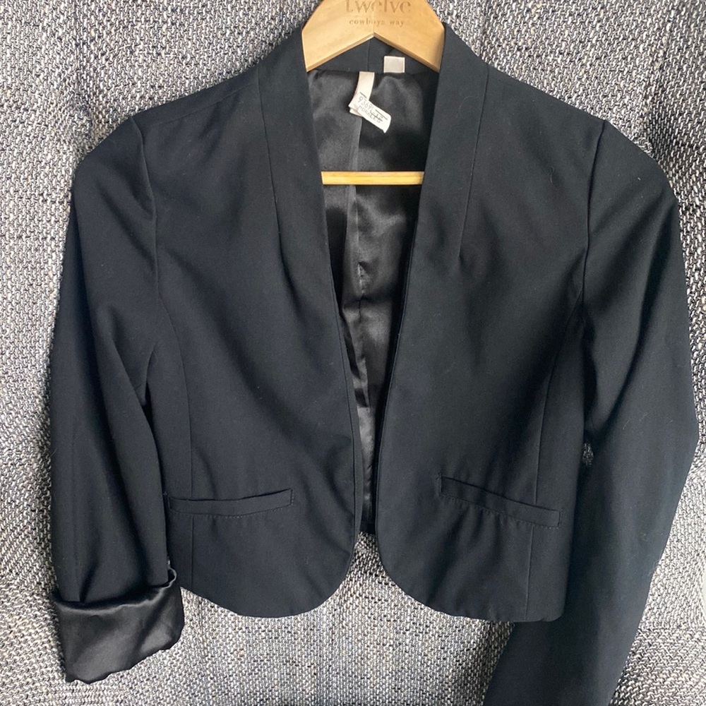 Black cropped blazer